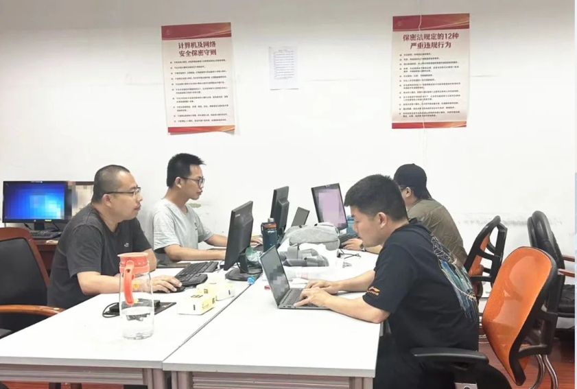 黨旗飄揚丨黨員先鋒砥礪行 勇攀高峰擔重任——記上海攻堅克難黨員突擊隊